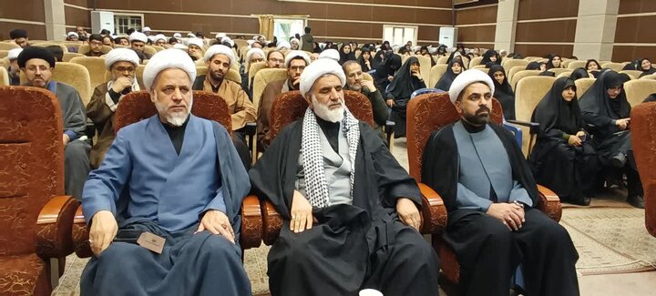 تصاویر/نشست تبیینی طلاب مدارس علمیه ساوه بمناسبت سالروز شهادت امام جعفرصادق (ع)