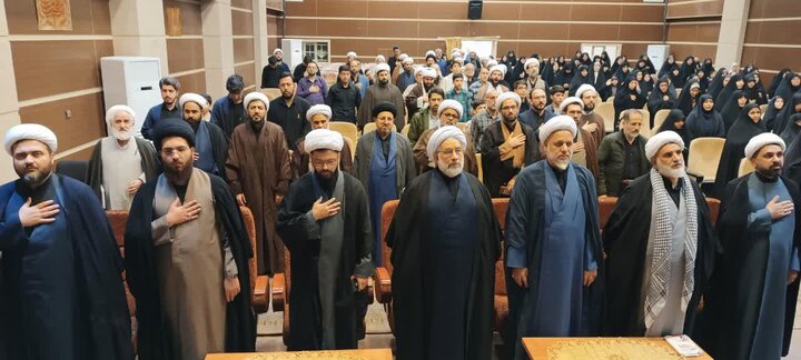 تصاویر/نشست تبیینی طلاب مدارس علمیه ساوه بمناسبت سالروز شهادت امام جعفرصادق (ع)