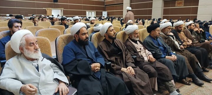 تصاویر/نشست تبیینی طلاب مدارس علمیه ساوه بمناسبت سالروز شهادت امام جعفرصادق (ع)
