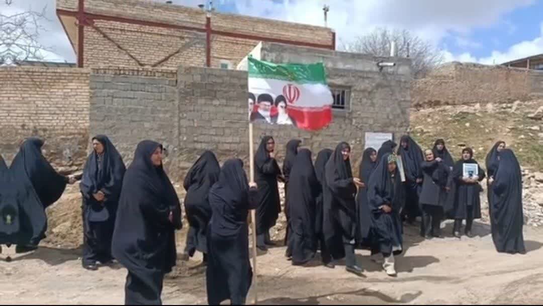 طلاب و بانوان فعال فرهنگی ارومیه در منزل شهید سوران کوهی حاضر شدند / شهید اهل سنت جنگ رمضان: وحدت شیعه و سنی در دفاع از حریم ایران، یک حقیقت انکارناپذیر است