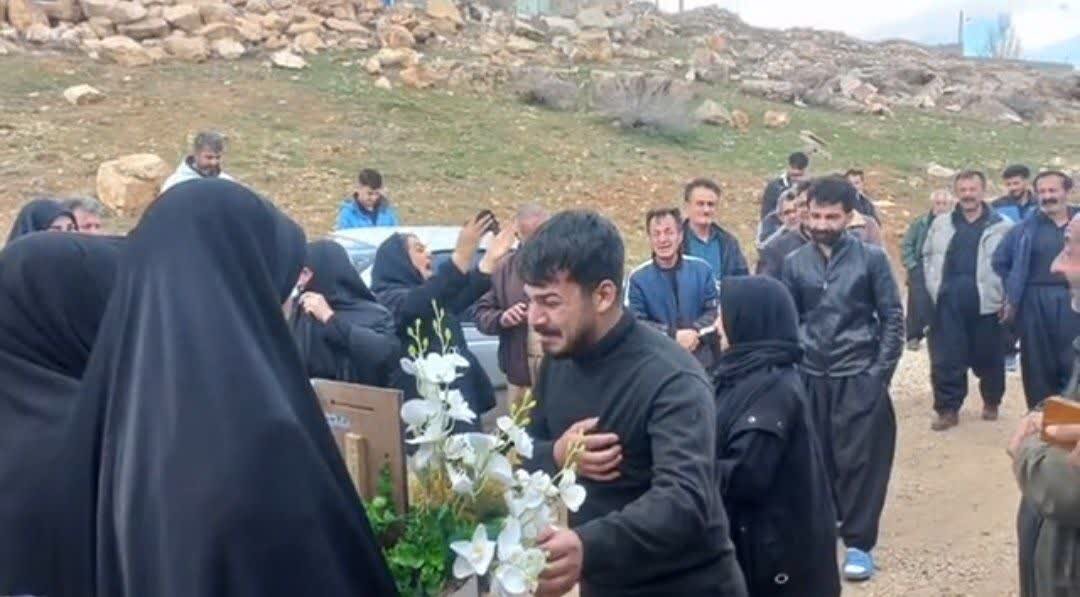 طلاب و بانوان فعال فرهنگی ارومیه در منزل شهید سوران کوهی حاضر شدند / شهید اهل سنت جنگ رمضان: وحدت شیعه و سنی در دفاع از حریم ایران، یک حقیقت انکارناپذیر است