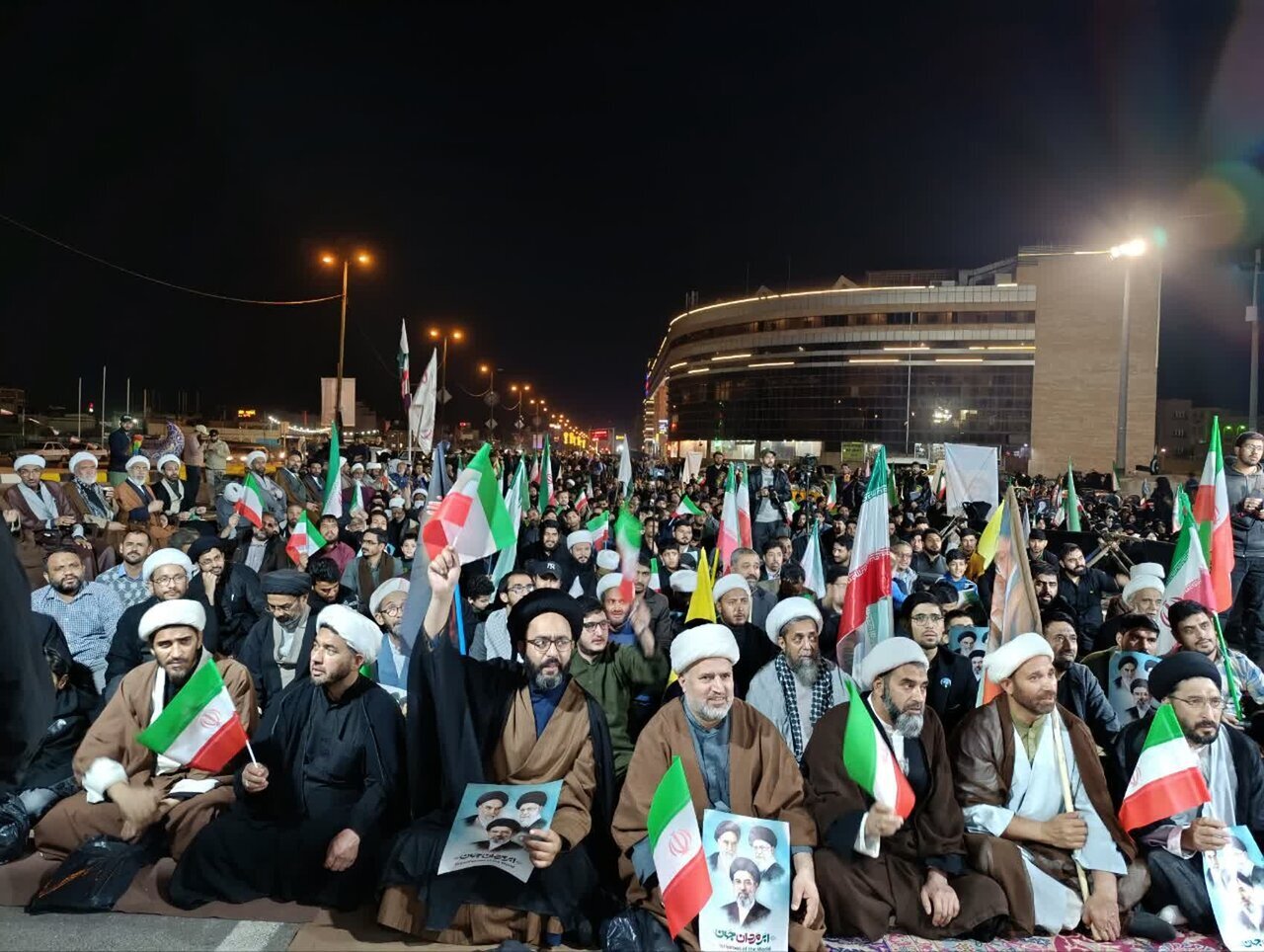 الجالية الباكستانيّة المقيمة في إيران تجدّد البيعة لقائد الثورة الإسلامية