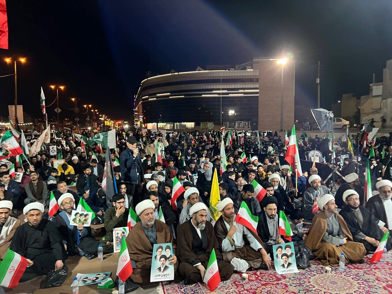الجالية الباكستانيّة المقيمة في إيران تجدّد البيعة لقائد الثورة الإسلامية