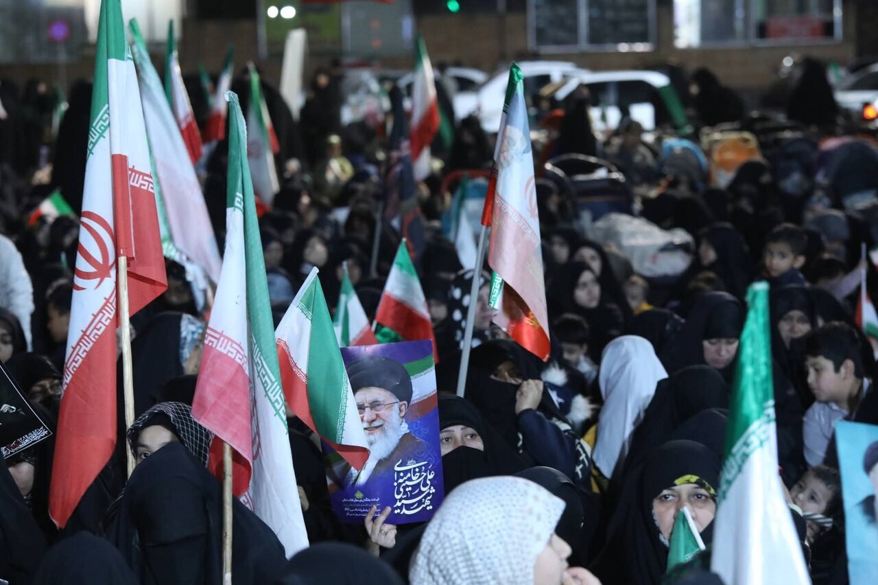 الجالية الباكستانيّة المقيمة في إيران تجدّد البيعة لقائد الثورة الإسلامية