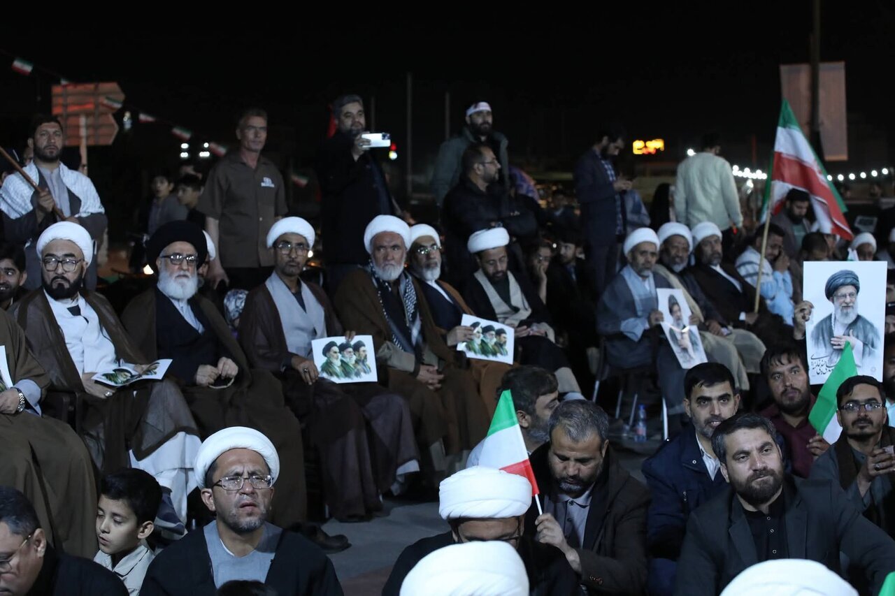 الجالية الباكستانيّة المقيمة في إيران تجدّد البيعة لقائد الثورة الإسلامية