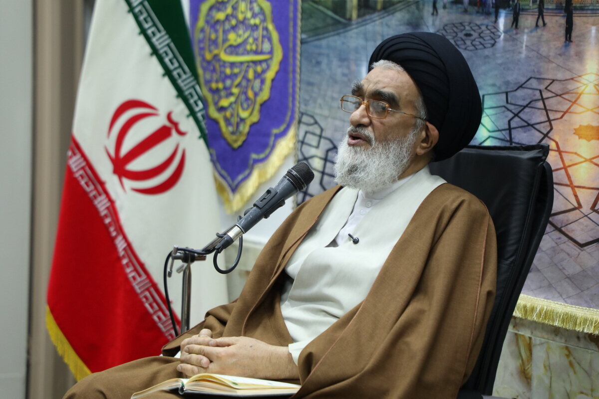 تجلیل تولیت حرم بانوی کرامت از مداحان و ذاکران در عرصه دفاع از انقلاب اسلامی همگام با مردم