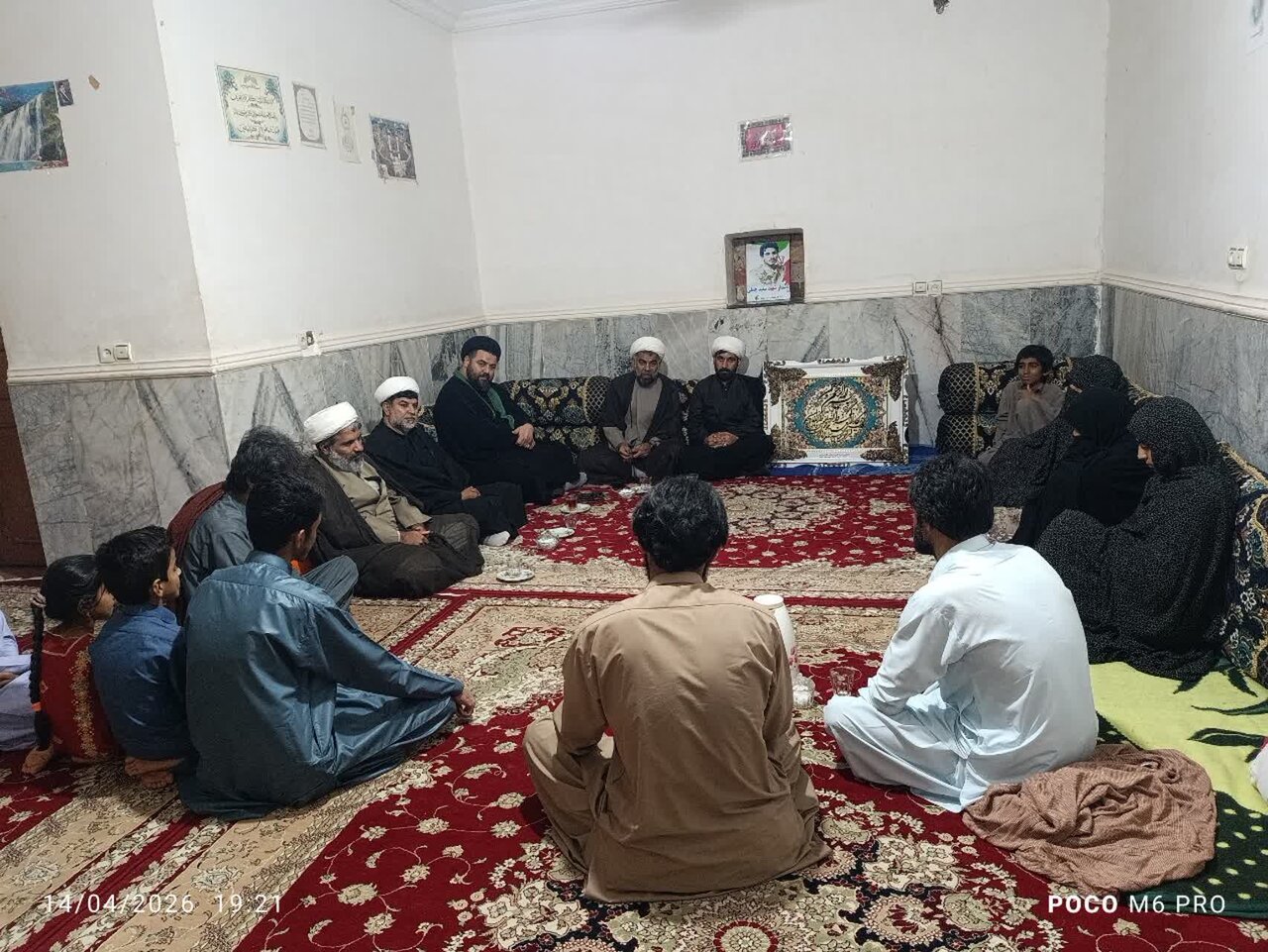 تفقد مسئولان مدارس علمیه ایرانشهر از خانواده شهید جنگ رمضان پاسدار چملی