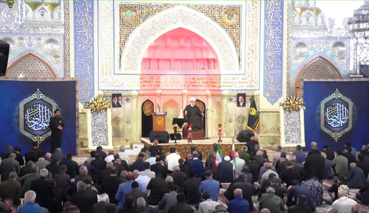 مراسم عزاداری شام شهادت امام صادق (ع) در رواق امام خمینی  حرم مطهر رضوی