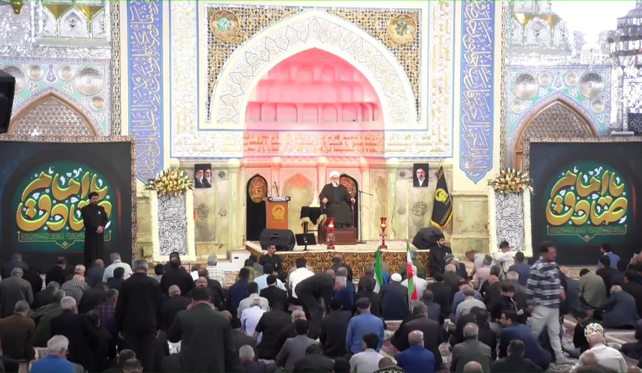 مراسم عزاداری شام شهادت امام صادق (ع) در رواق امام خمینی  حرم مطهر رضوی
