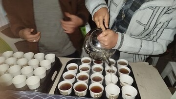 تصاویر/  فعالیت موکب مدرسه علمیه امام خمینی شهرستان خوی در چهل و پنجمین شب از تجمعات مردمی
