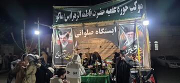 تصاویر/ برپایی ایستگاه صلواتی در تجمعات مردمی به همت مدرسه علمیه حضرت فاطمه الزهرا(سلام الله علیها) ماکو