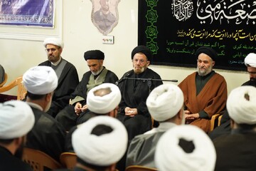تصاویر/ دیدار نماینده ولی فقیه در لرستان با حوزویان بروجرد