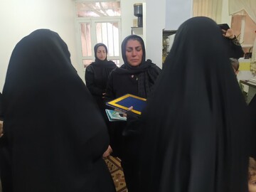 دیدار طلاب و اساتید مدرسه علمیه نجمه خاتون تکاب با خانواده شهید «یوسف عیدی» + عکس