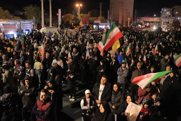 تصاویر/ خیابان‌های قرچک در شب چهل و پنج حماسه