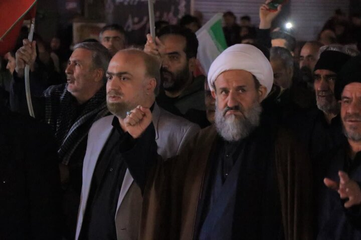 تصاویر/ خیابان‌های قرچک در شب چهل و پنج حماسه