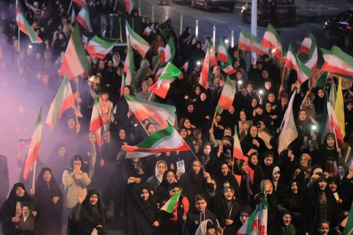 تصاویر/ خیابان‌های قرچک در شب چهل و پنج حماسه