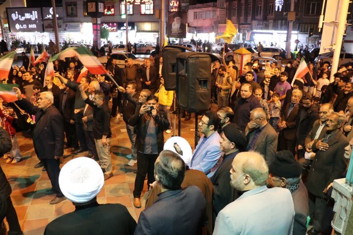 تصاویر/ خیابان‌های قرچک در شب چهل و پنج حماسه