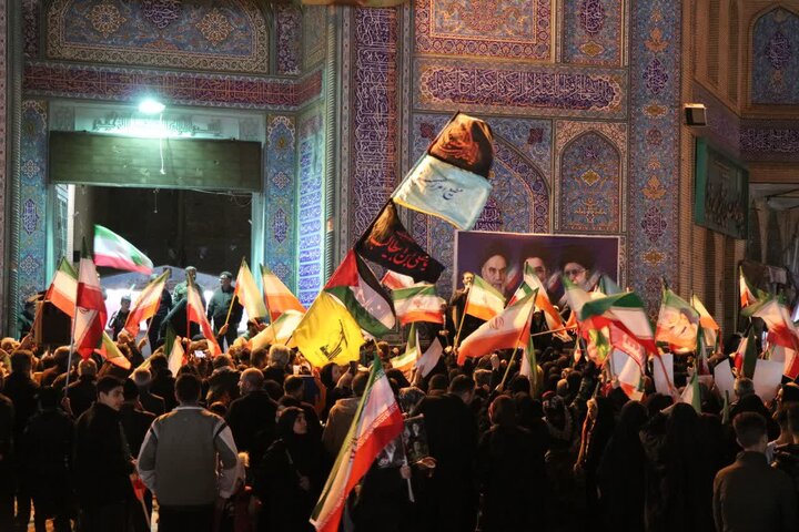 تصاویر/ خیابان‌های قرچک در شب چهل و پنج حماسه