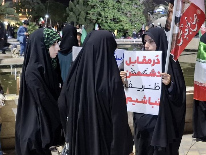 تصاویر | چهل و پنجمین تجمع شبانه مردمی کاشان در میدان امام خامنه ای (ره)