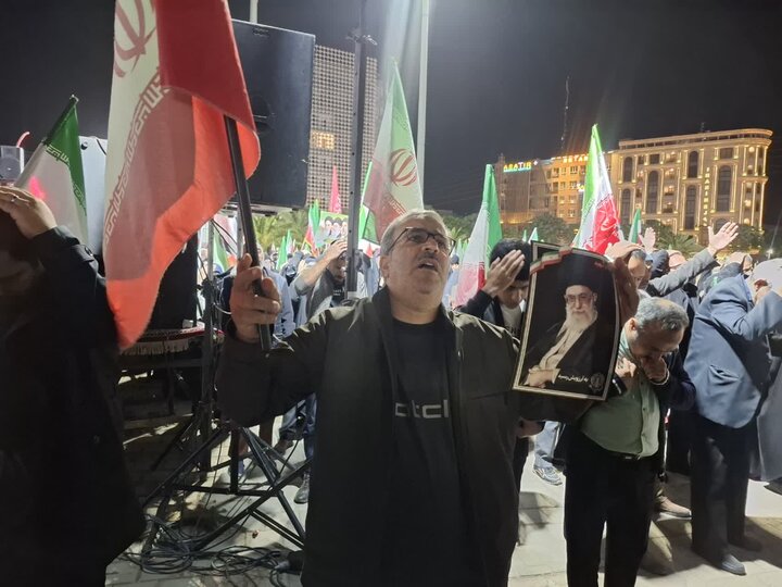 تصاویر | چهل و پنجمین تجمع شبانه مردمی کاشان در میدان امام خامنه ای (ره)