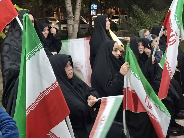 تصاویر/ چهل و پنجمین اجتماع مردمی کاشان مقابل ستاد مرکزی دانشگاه علوم پزشکی کاشان