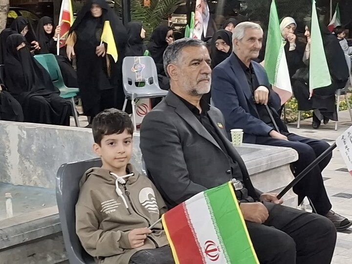 تصاویر/ چهل و پنجمین اجتماع مردمی کاشان مقابل ستاد مرکزی دانشگاه علوم پزشکی کاشان