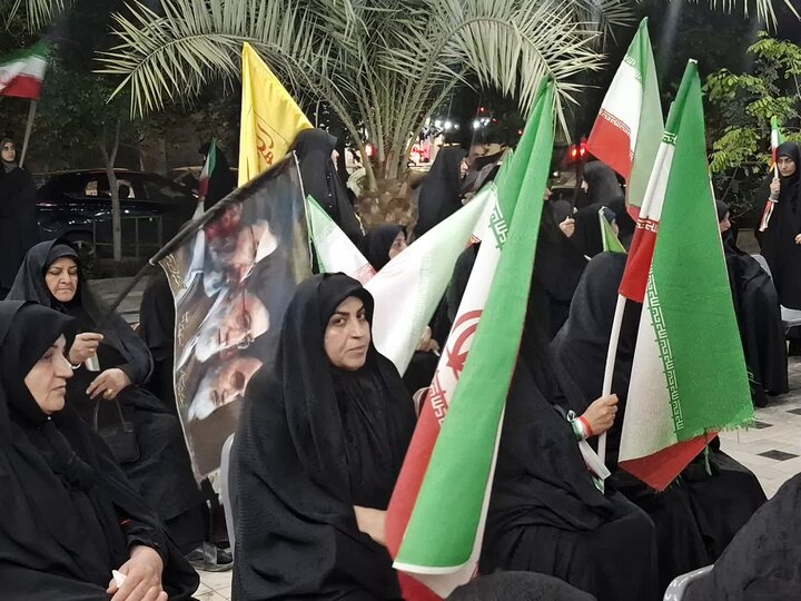 تصاویر/ چهل و پنجمین اجتماع مردمی کاشان مقابل ستاد مرکزی دانشگاه علوم پزشکی کاشان