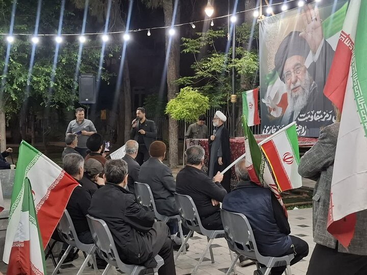 تصاویر/ چهل و پنجمین اجتماع مردمی کاشان مقابل ستاد مرکزی دانشگاه علوم پزشکی کاشان