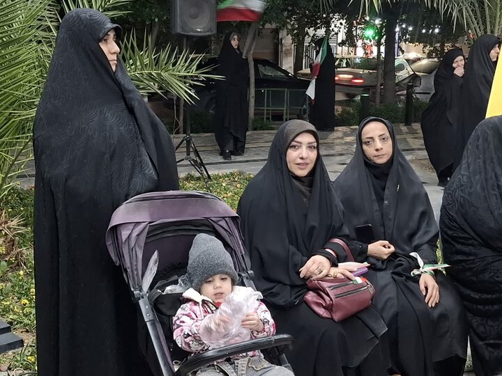 تصاویر/ چهل و پنجمین اجتماع مردمی کاشان مقابل ستاد مرکزی دانشگاه علوم پزشکی کاشان