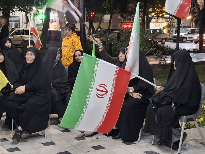 تصاویر/ چهل و پنجمین اجتماع مردمی کاشان مقابل ستاد مرکزی دانشگاه علوم پزشکی کاشان