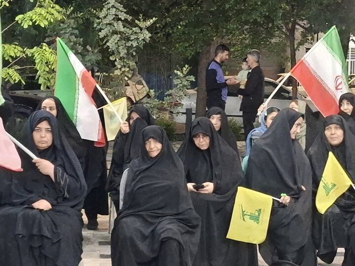 تصاویر/ چهل و پنجمین اجتماع مردمی کاشان مقابل ستاد مرکزی دانشگاه علوم پزشکی کاشان