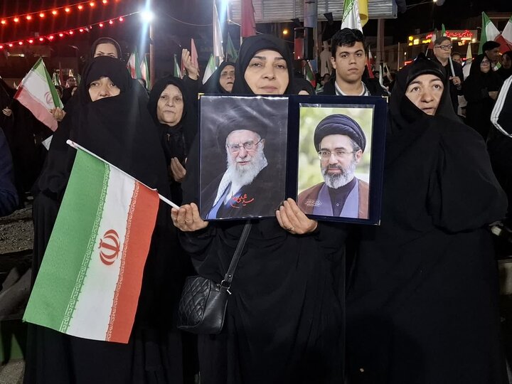 تصاویر | چهل و پنجمین تجمع شبانه مردمی کاشان در خیابان امیرکبیر چهار راه سلمان