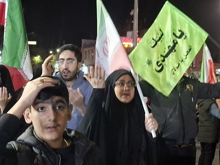 تصاویر | چهل و پنجمین تجمع شبانه مردمی کاشان در خیابان امیرکبیر چهار راه سلمان