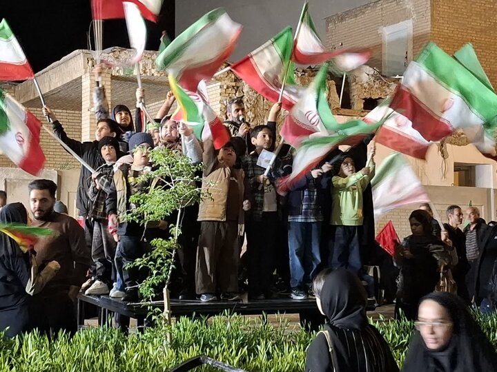 تصاویر | چهل و پنجمین تجمع شبانه مردمی کاشان در خیابان امیرکبیر چهار راه سلمان
