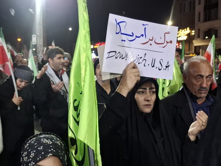تصاویر | چهل و پنجمین تجمع شبانه مردمی کاشان در خیابان امیرکبیر چهار راه سلمان