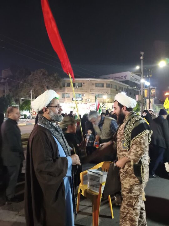 تصاویر/ برپایی موکب جمع آوری کمک های مردمی به جبهه اسلامی توسط طلاب بسیجی حوزه مقاومت علامه سعیدالعلماء شهرستان بابل