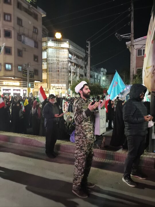 تصاویر/ برپایی موکب جمع آوری کمک های مردمی به جبهه اسلامی توسط طلاب بسیجی حوزه مقاومت علامه سعیدالعلماء شهرستان بابل