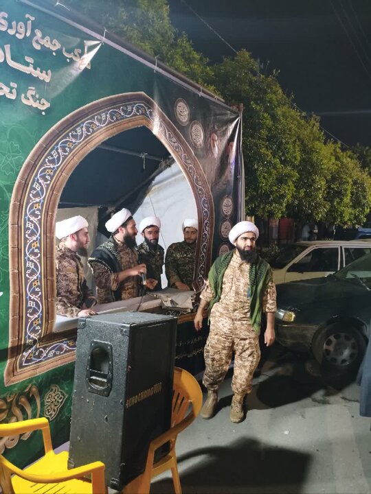 تصاویر/ برپایی موکب جمع آوری کمک های مردمی به جبهه اسلامی توسط طلاب بسیجی حوزه مقاومت علامه سعیدالعلماء شهرستان بابل