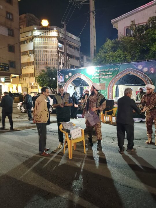 تصاویر/ برپایی موکب جمع آوری کمک های مردمی به جبهه اسلامی توسط طلاب بسیجی حوزه مقاومت علامه سعیدالعلماء شهرستان بابل