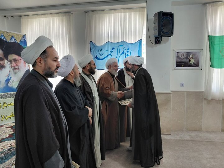 تصاویر/ نشست هم اندیشی طلاب فعال در آموزش شاهین دژ