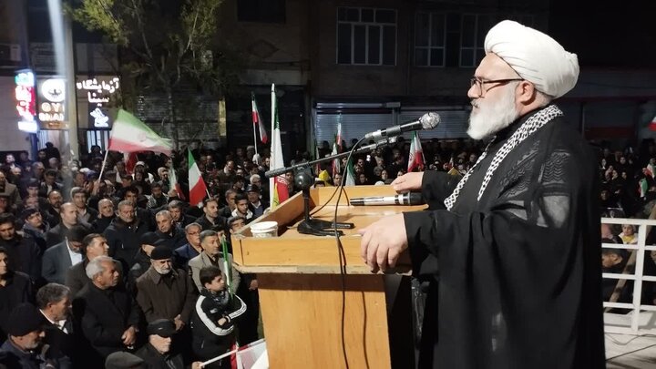 تصاویر/ مردم میاندوآب همچنان پای کار انقلاب در چهل و پنجمین شب متوالی