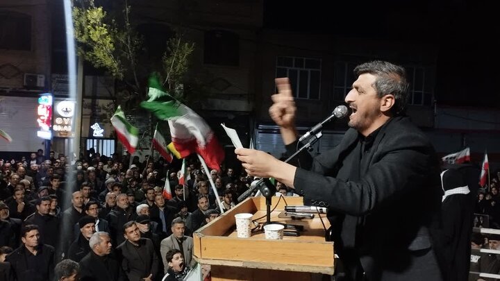 تصاویر/ مردم میاندوآب همچنان پای کار انقلاب در چهل و پنجمین شب متوالی