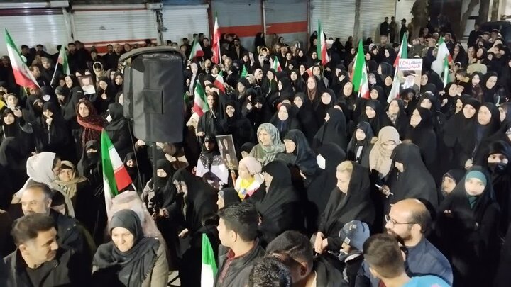 تصاویر/ مردم میاندوآب همچنان پای کار انقلاب در چهل و پنجمین شب متوالی