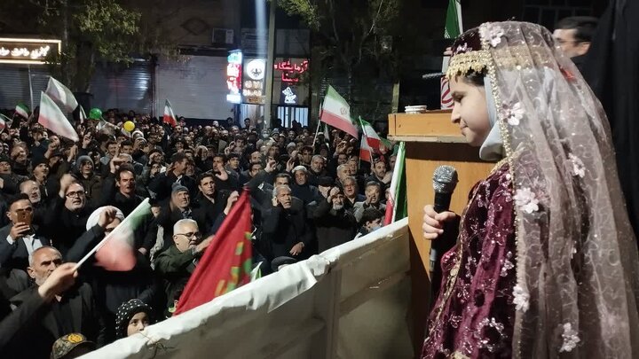 تصاویر/ مردم میاندوآب همچنان پای کار انقلاب در چهل و پنجمین شب متوالی