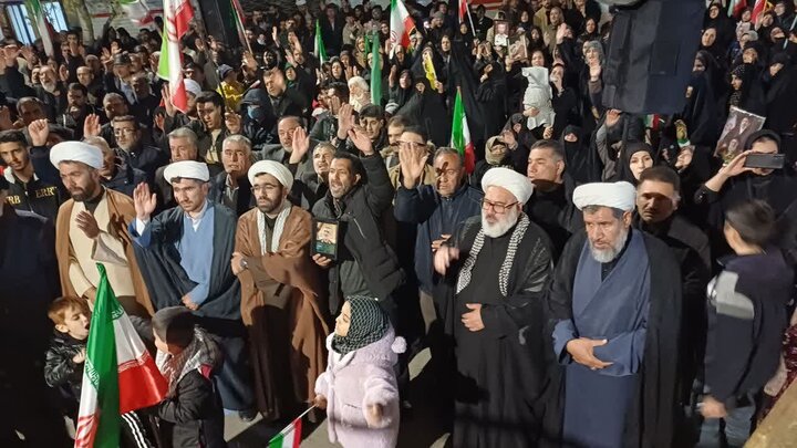 تصاویر/ مردم میاندوآب همچنان پای کار انقلاب در چهل و پنجمین شب متوالی