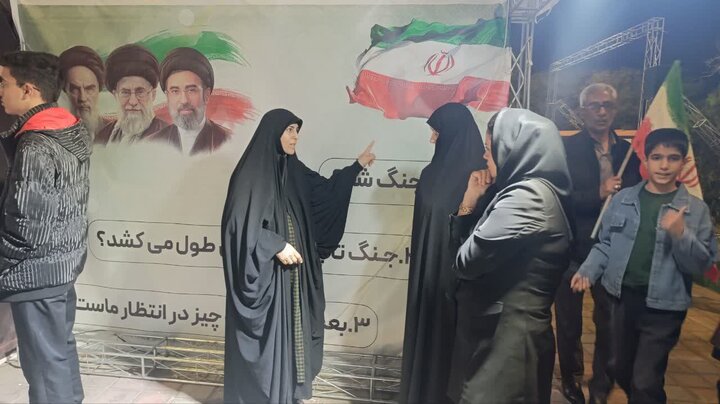 تصاویر/ تداوم فعالیت موکب مدرسه علمیه نرجسیه سیرجان در تجمعات شبانه
