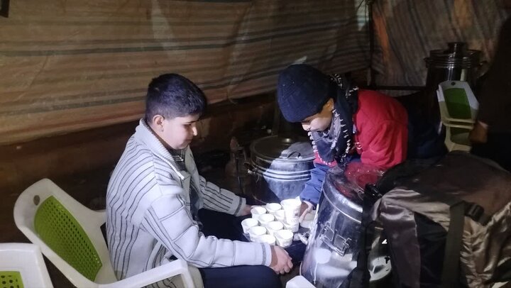 تصاویر/  فعالیت موکب مدرسه علمیه امام خمینی رحمه الله شهرستان خوی در چهل و پنجمین شب از تجمعات مردمی