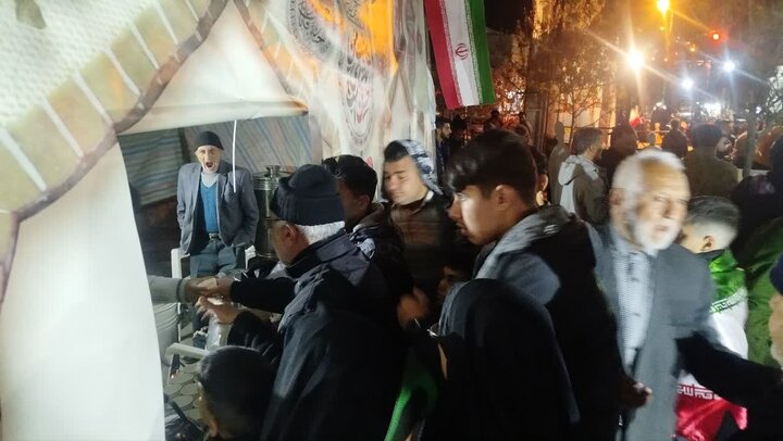 تصاویر/  فعالیت موکب مدرسه علمیه امام خمینی رحمه الله شهرستان خوی در چهل و پنجمین شب از تجمعات مردمی