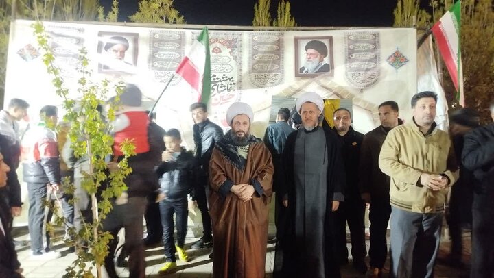 تصاویر/  فعالیت موکب مدرسه علمیه امام خمینی رحمه الله شهرستان خوی در چهل و پنجمین شب از تجمعات مردمی