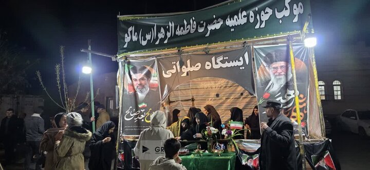 تصاویر/ برپایی ایستگاه صلواتی در تجمعات مردمی به همت مدرسه علمیه حضرت فاطمه الزهرا(سلام الله علیها) ماکو